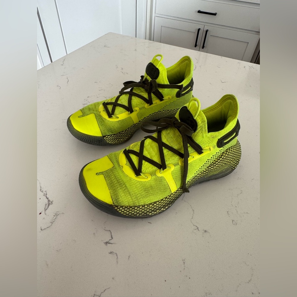 Size 6 - Under Armour Curry 6 Coy Fish